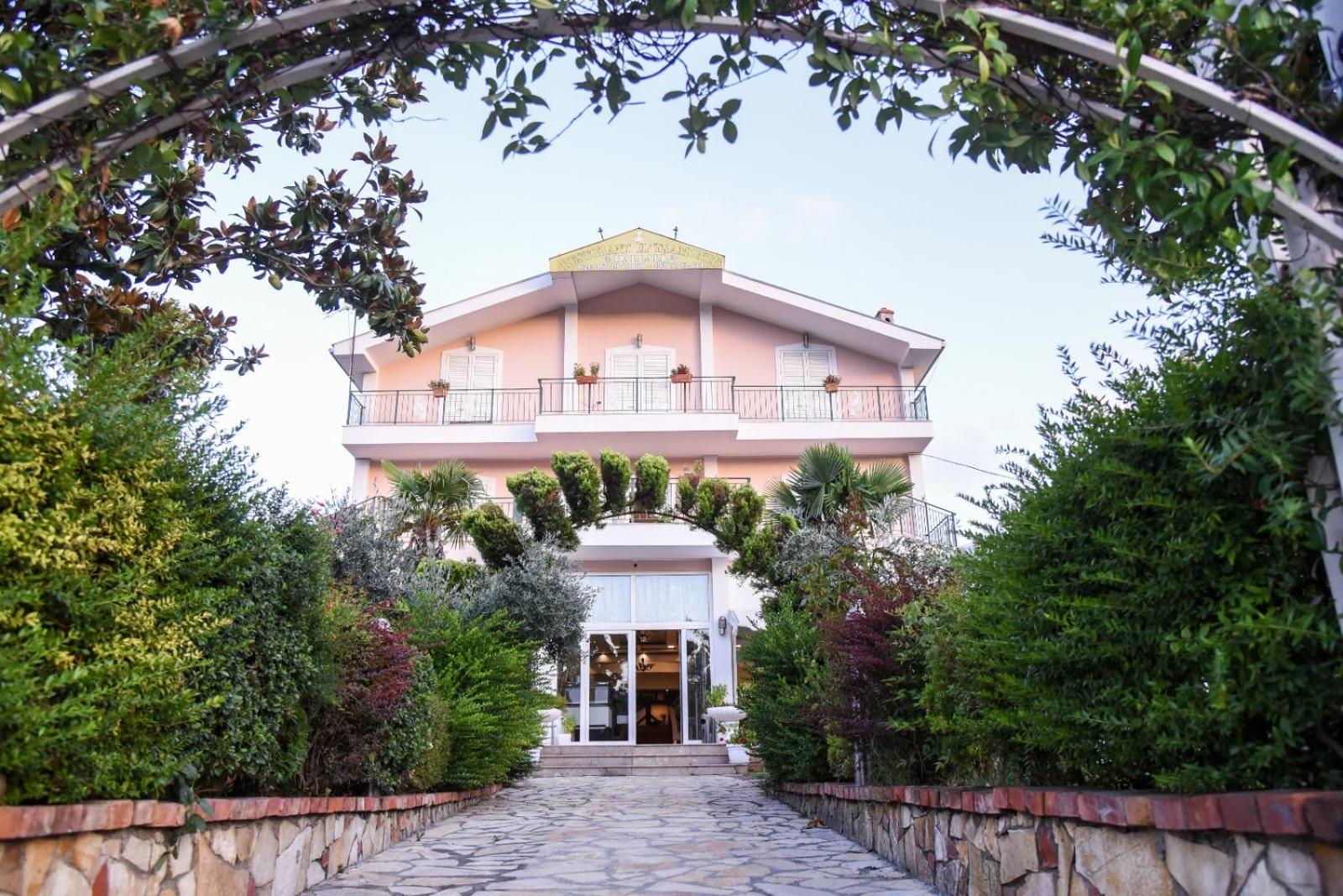 Hotel Restorant Halal Il Tramonto. Vorë Zewnętrze zdjęcie